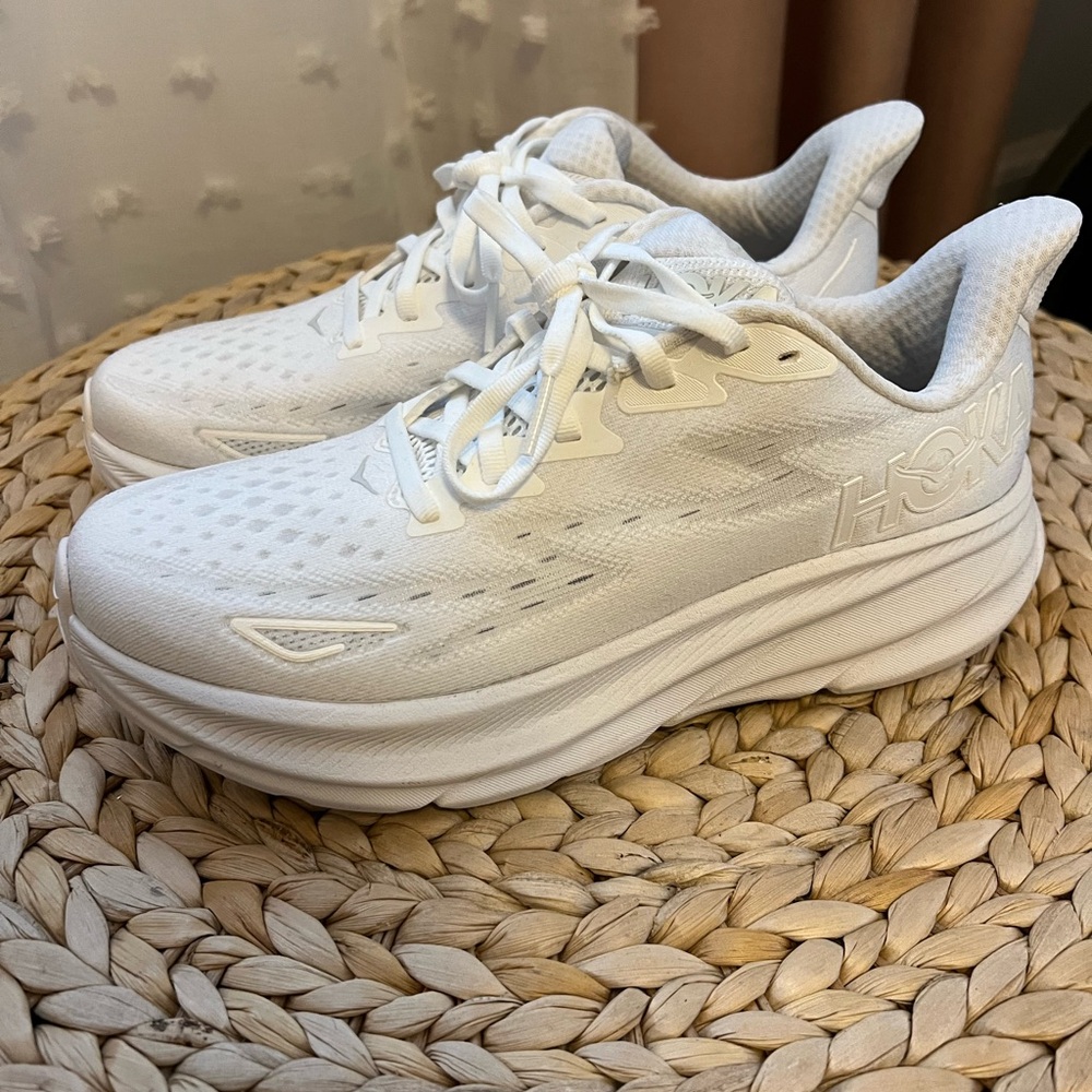 Hoka Clifton 9